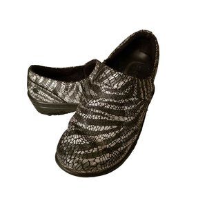 Klogs Footwear Mission Women's Hospitality Silver Zebra Size 8